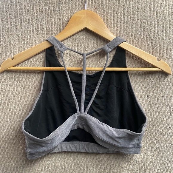 Lulu High-neck Sports Bra - Picture 2 of 3